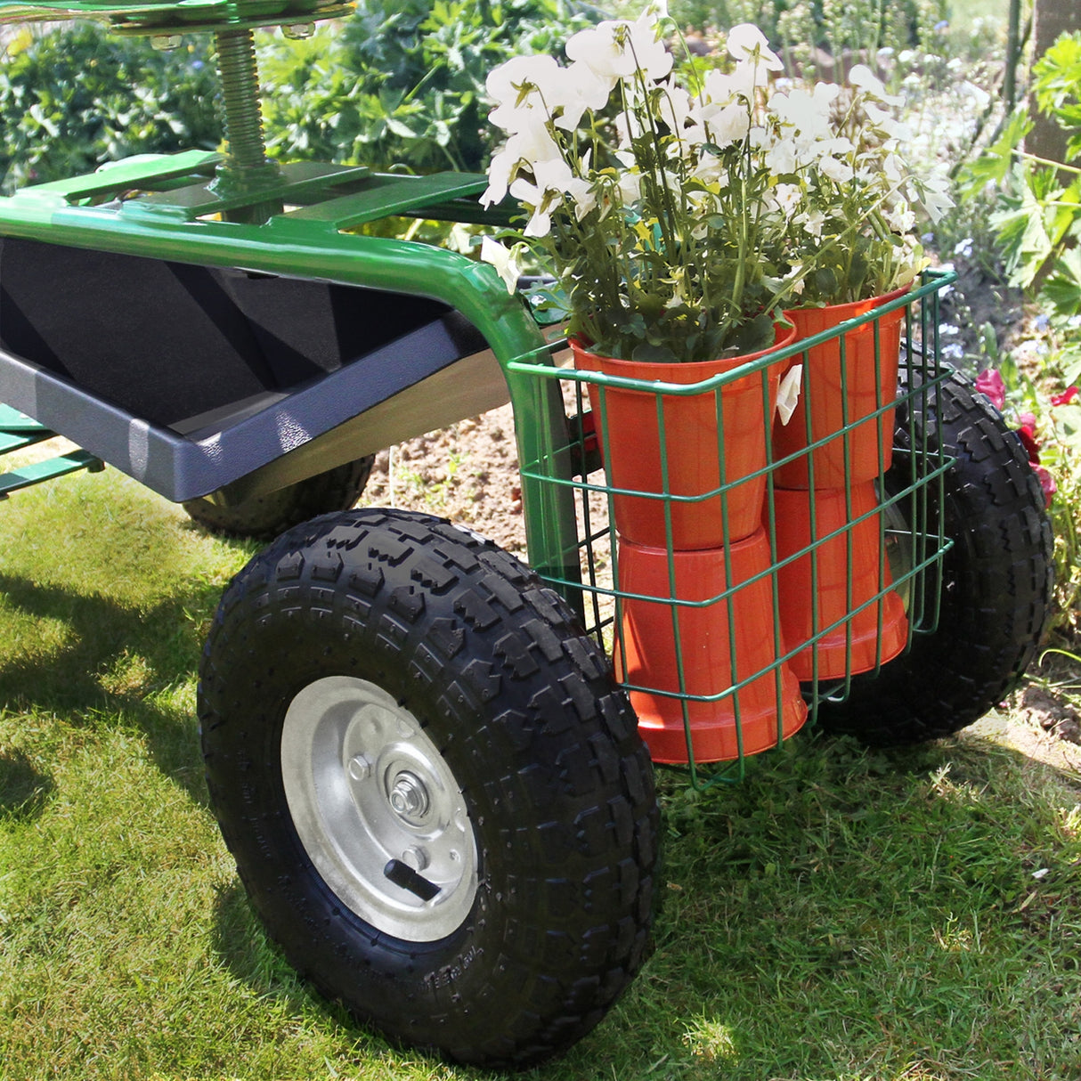 Fahrbarer Gartensitz mit Werkzeugfach und Korb