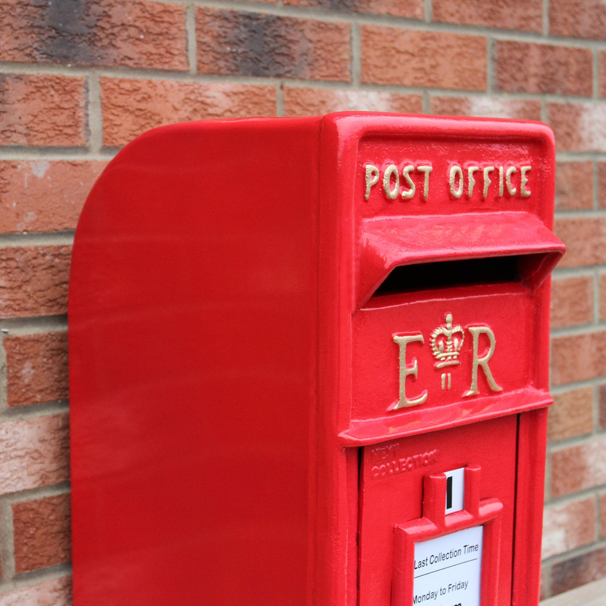 Briefkasten mit Bodenständer Rot