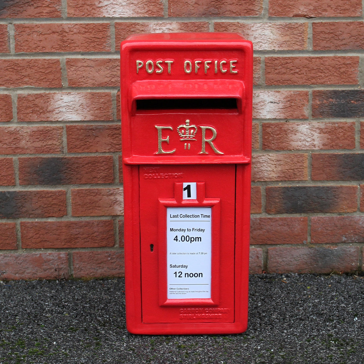 Briefkasten mit Bodenständer Rot