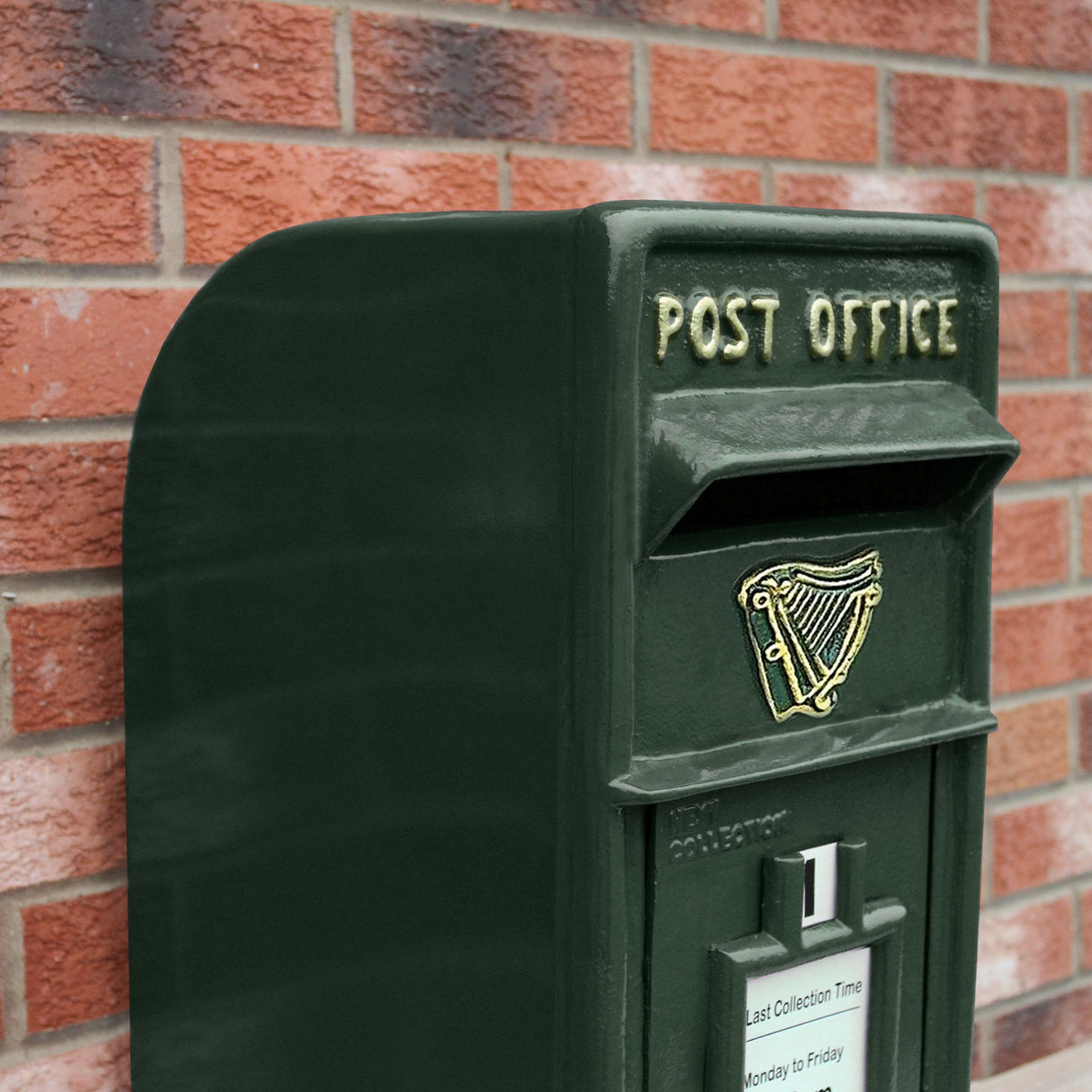 Briefkasten mit Bodenständer Grün