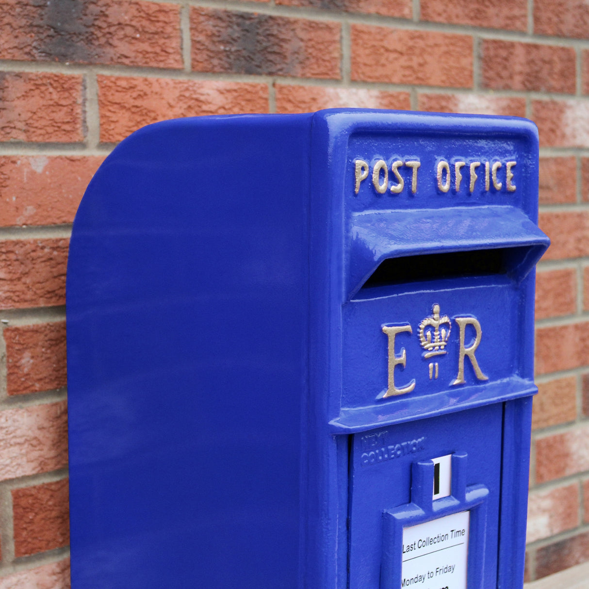 Briefkasten mit Bodenständer Blau